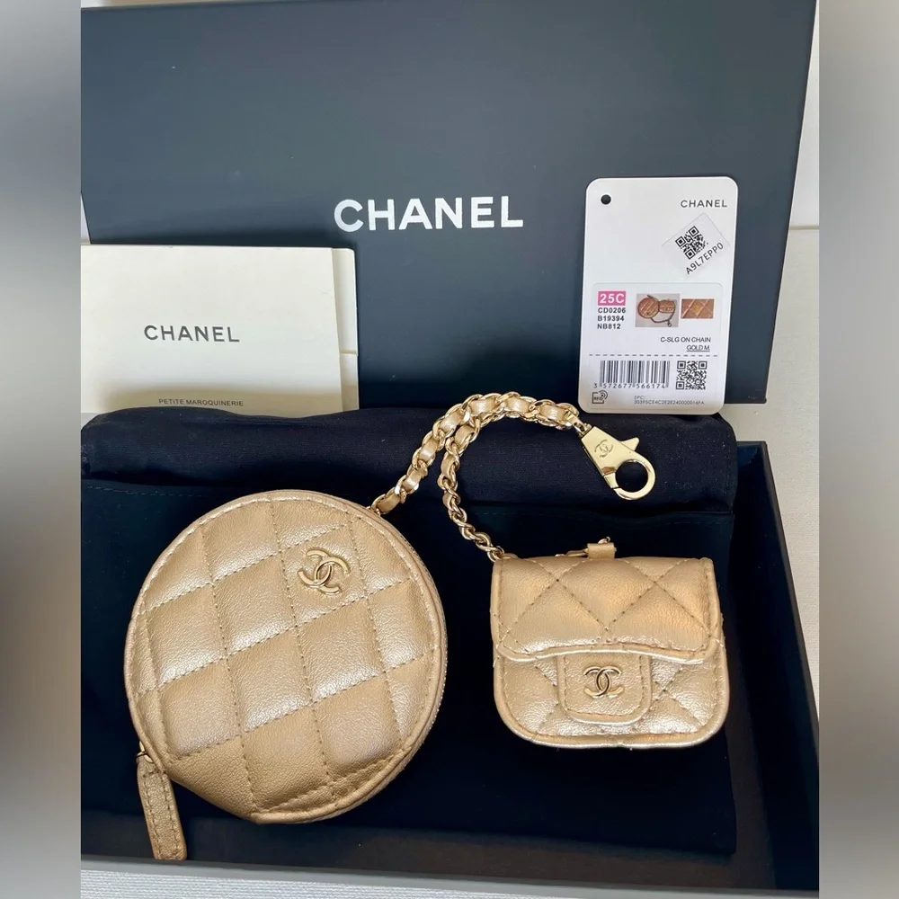 NEW CHANEL MATELASSE COCO MARK YEAR CHAMPAGNE GOLD LAMBSKIN COIN/AIRPODS CASE - Picture 1 of 16